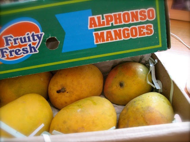 Alphonso Mangoes- 1 box(10-12pcs)